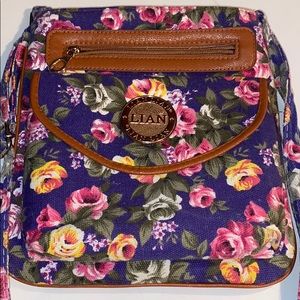 Crossbag three pockets in the crossbag